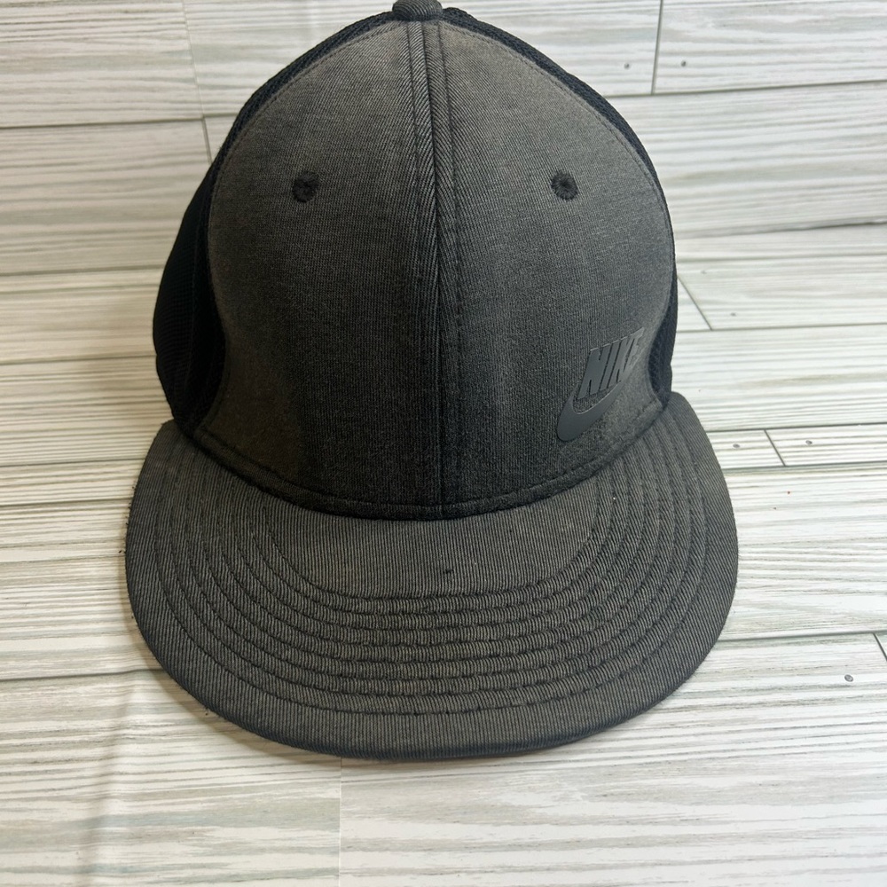 Nike Charcoal and Black Trucker Hat Winter Fall‎ Mens Causal Sports Hipster